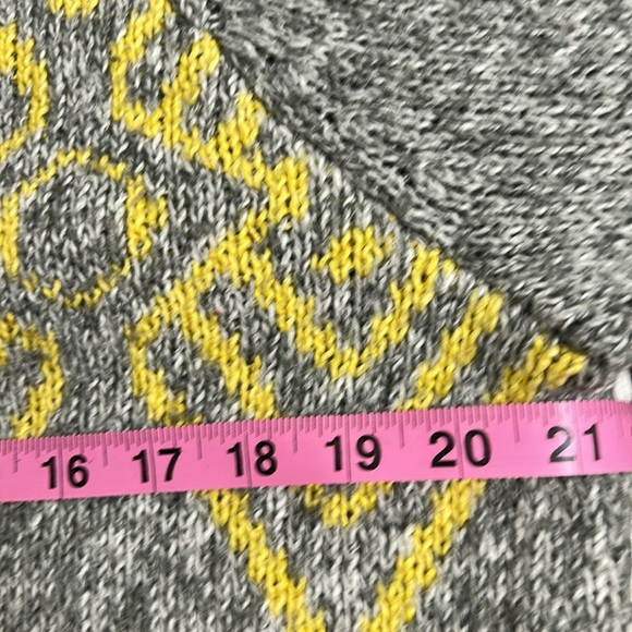 Maurices Gray and Yellow Patterned Women's Sweater size large - Picture 5 of 6